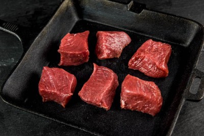 Свинина ошеек на шашлык 1 кг - купить в Бятках